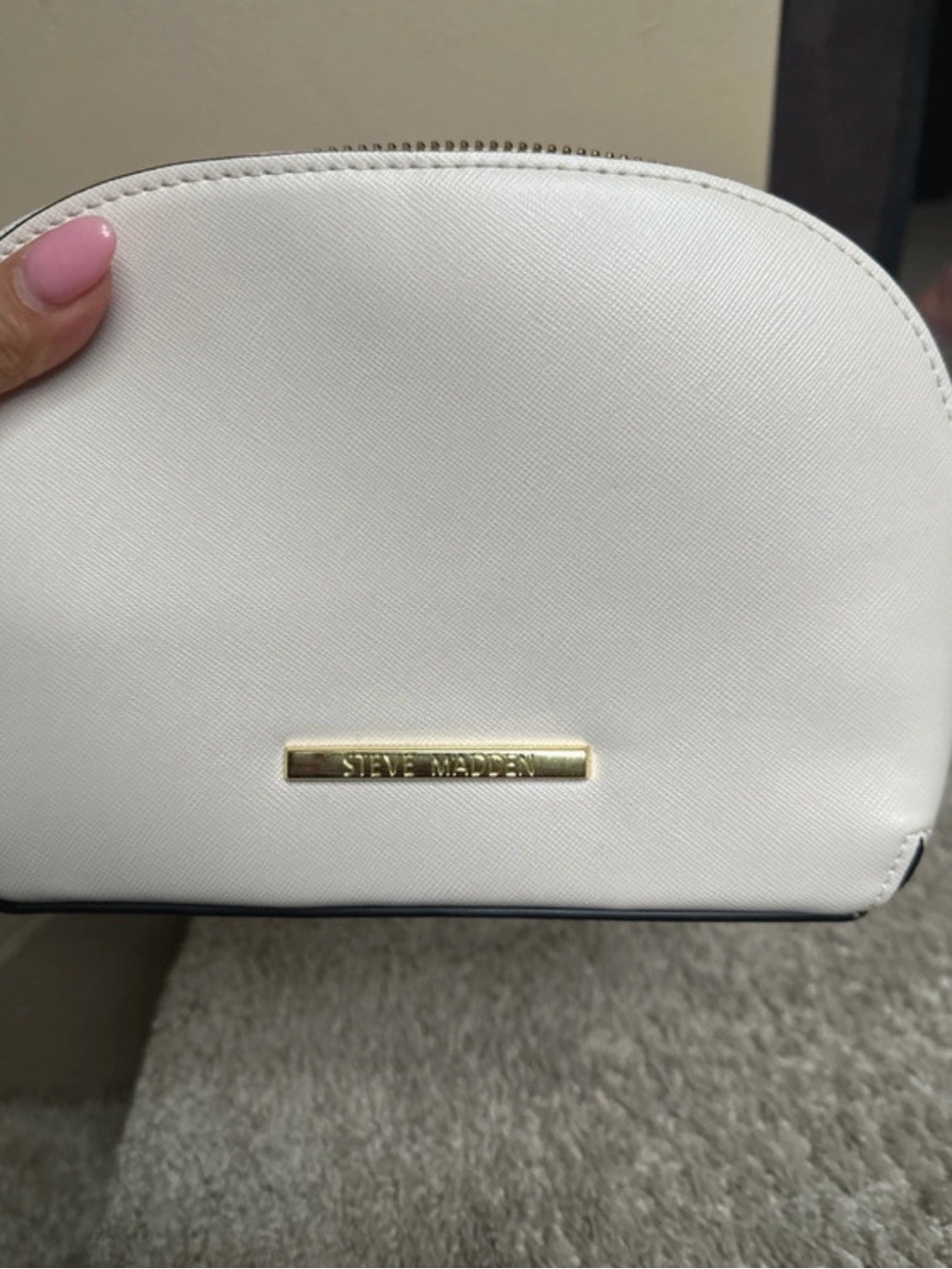 Steve Madden White Crossbody Bag with Gold Hardware - Picture 2 of 4
